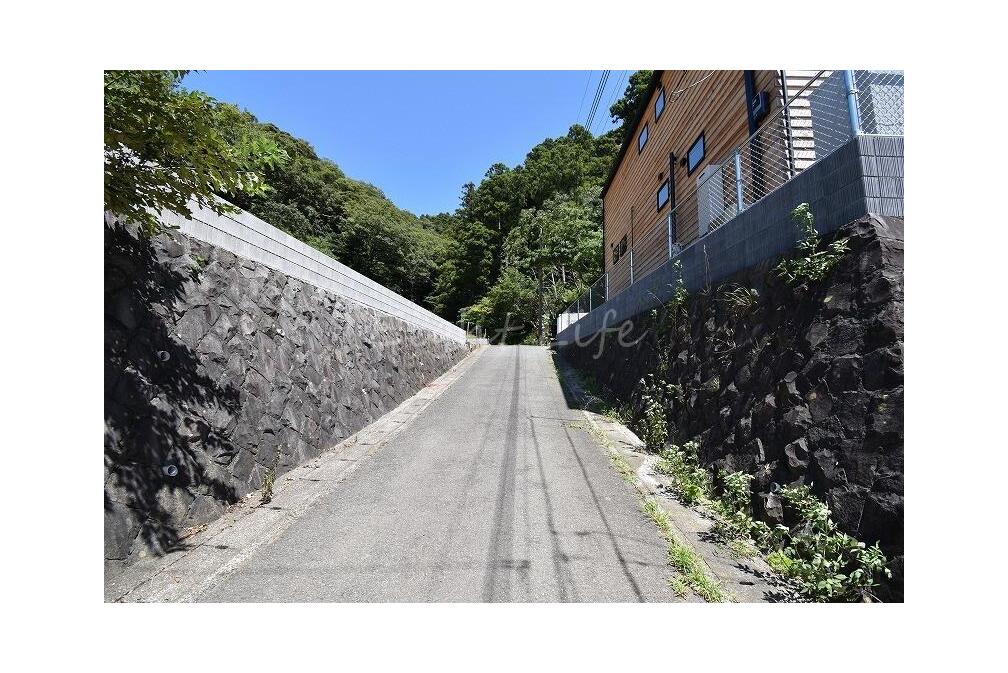 葉山町一色　～建築条件無し売地